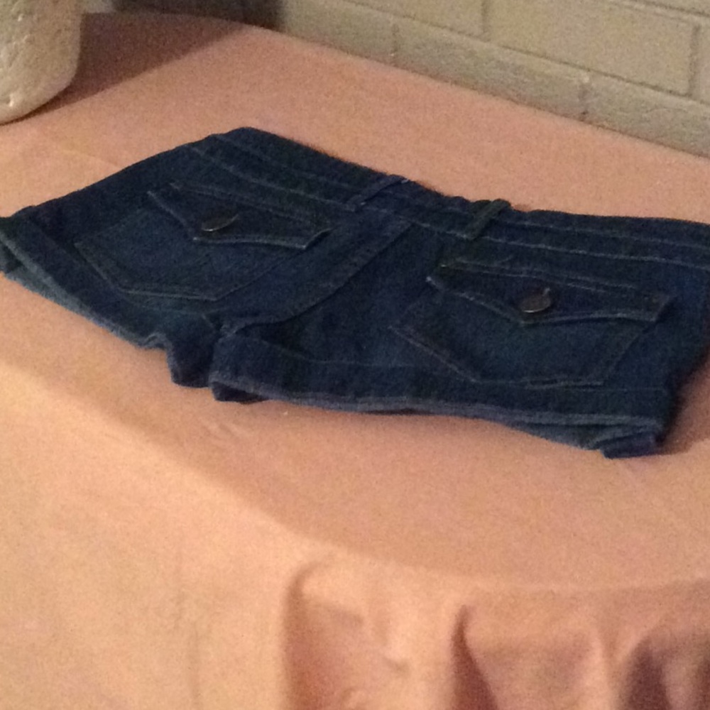 Shorts - Picture 2 of 6